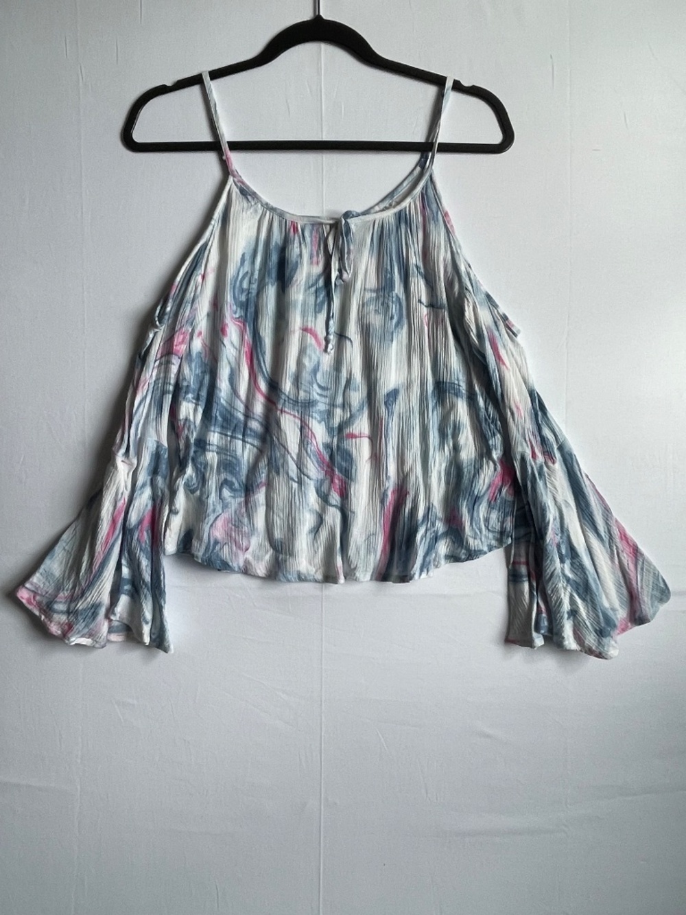 Hollister Marble Print Cold Shoulder Bell Sleeve Top Size Medium Blue Pink White